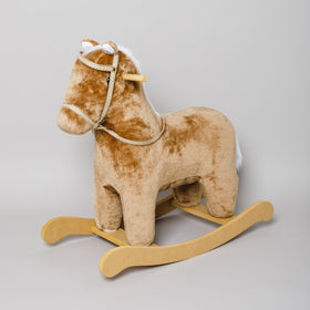 Caballo mecedora marrón claro con arnés cuerda y base madera-marron