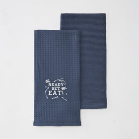 Dos repasadores azules con texto "Ready Set Eat" estampado-azul