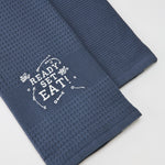 
                    
                      Dos repasadores azules con textura waffle y estampado "Ready Set Eat-azul
                    
                  