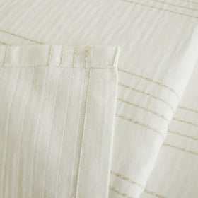 Manta de algodón beige con rayas y detalles decorativos cosidos-beige