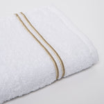 
                    
                      Toallita blanca con dos líneas decorativas beige en los extremos-beige
                    
                  