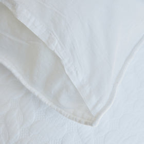 Funda blanca de almohón Murcia con textura y dobladillo visible-blanco