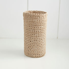 Portabotella tejido a mano en color natural beige cilíndrico-natural