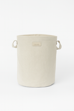 
                    
                      Contenedor cilíndrico beige de tela con asas y etiqueta orgánica-natural
                    
                  