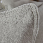 
                    
                      Funda de almohada Manchester 2 en tonos beige con textura acolchada-
                    
                  