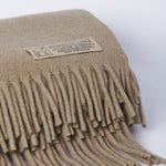
                    
                      Manta beige de llama con etiqueta y flecos decorativos-beige
                    
                  