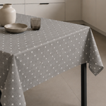 
                    
                      mantel gris con lunares blancos sobre mesa cuadrada en cocina nordica minimalista-gris
                    
                  