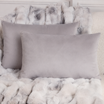 
                    
                      Almohada gris con funda de pana  y relleno blanco esponjoso-gris
                    
                  