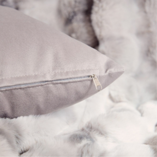 Almohada gris con funda de pana de cierre y relleno blanco esponjoso-gris