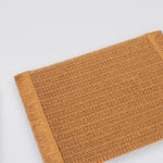 
                    
                      Individual rectangular tejido en color beige con flecos laterales-
                    
                  