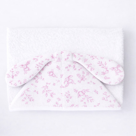 Toalla con capucha blanca estampado flores rosas y orejas-rosa