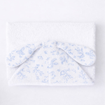 
                    
                      Toalla blanca con capucha y orejas estampado azul celeste-celeste
                    
                  