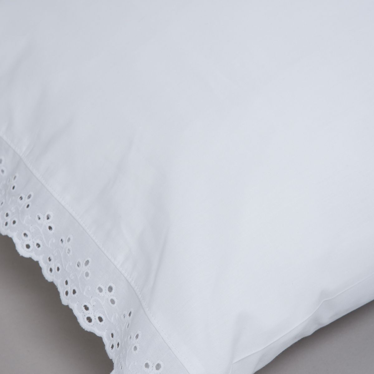 Home Collection FUNDA DE ALMOHADA BRODERIE