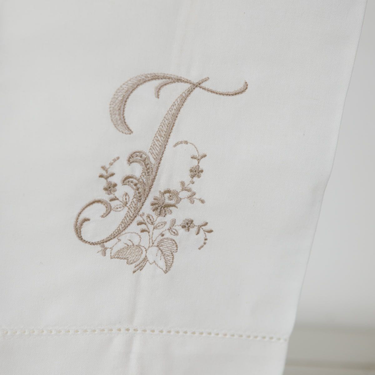 Home Collection Toallita Iniciales Bordadas