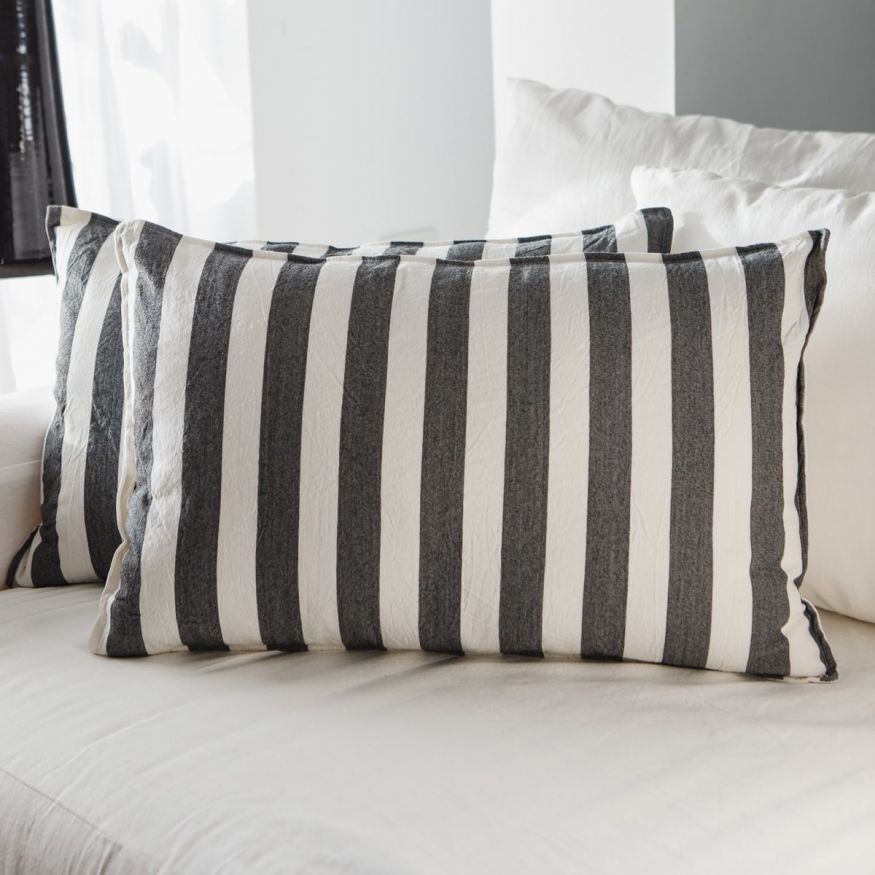 ALMOHADON TUSOR GRIS OSCURO GRUESO RAYADO