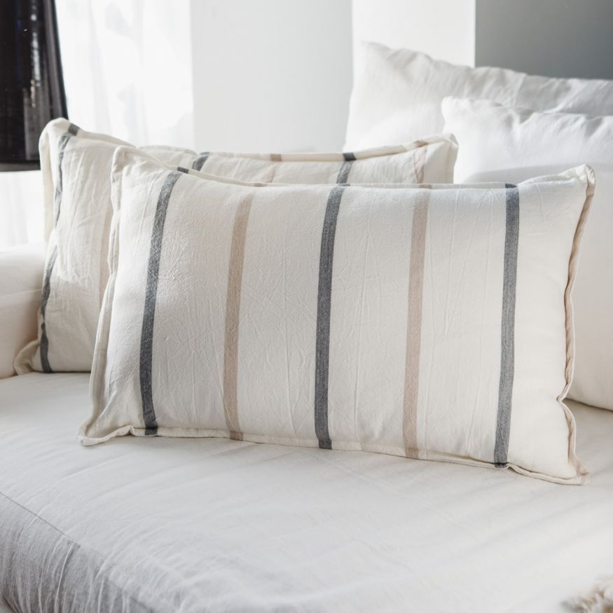 ALMOHADON TUSOR GRIS CON BEIGE RAYADO