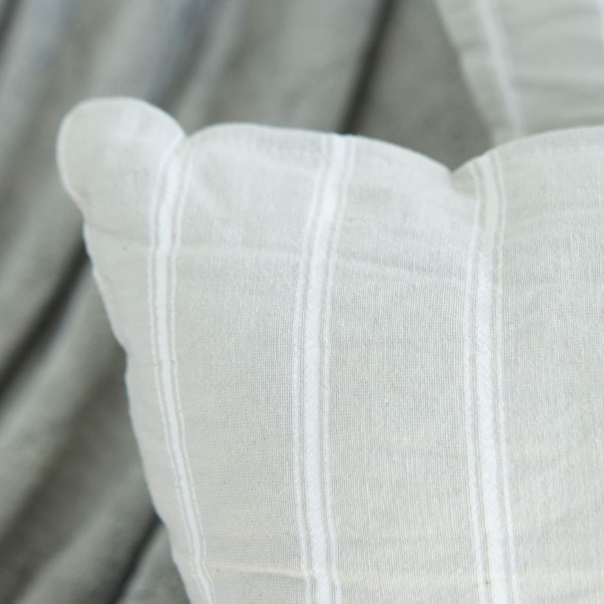 ALMOHADON TUSOR GRIS RAYADO