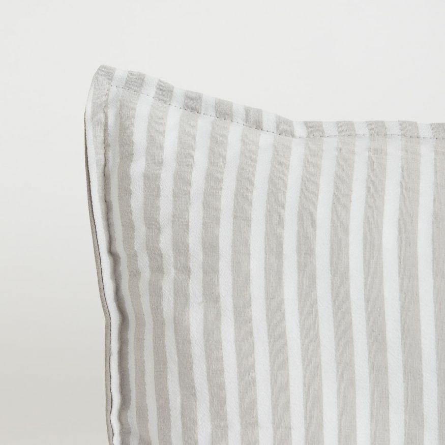 ALMOHADON TUSOR GRIS RAYADO FINO CHICO
